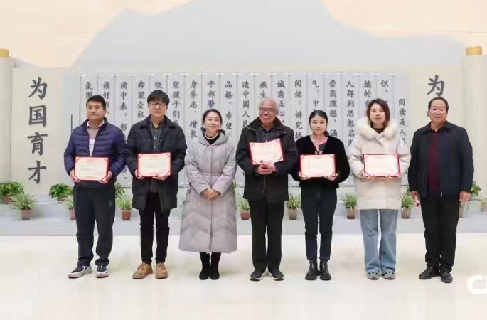 省内书画家捐赠作品 支持郑州工商学院图书馆文化建设