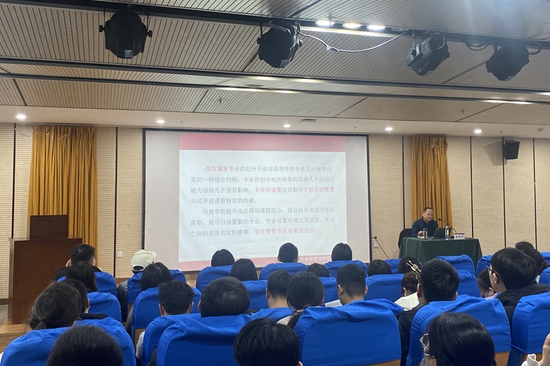 信息工程学院举办计算机专业集群建设报告会