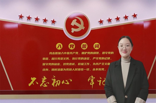 周晨芳