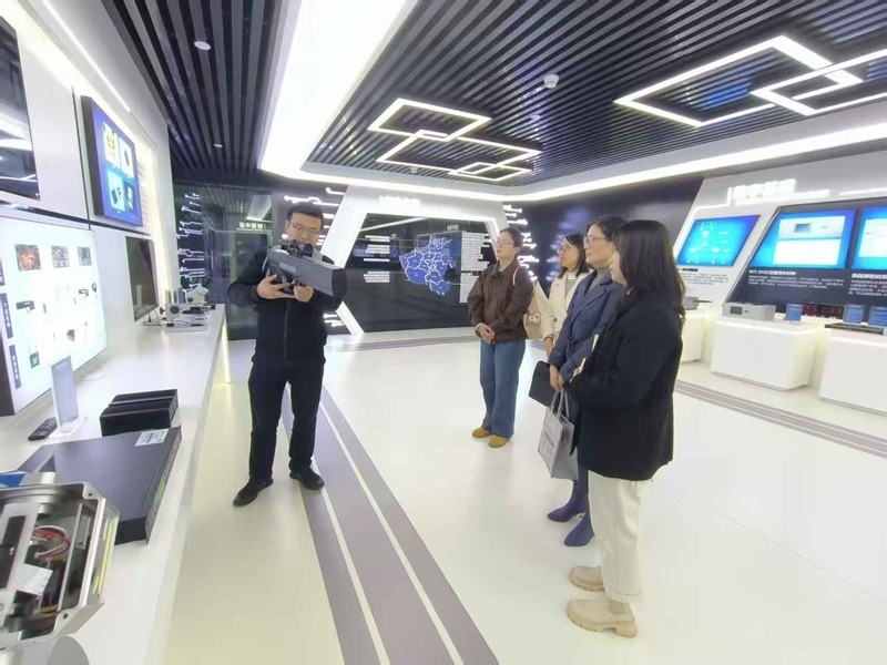 信息工程学院领导一行赴郑州中科集成电路与系统应用研究院开展访企拓岗活动