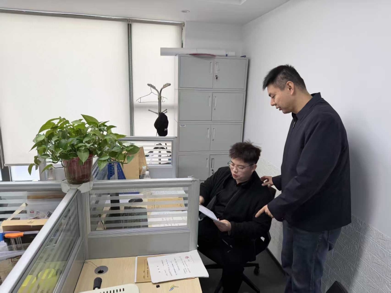 学院护航 勇敢飞翔——文法学院看望法学专业集中实习学生