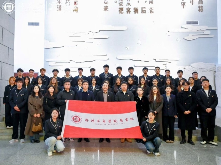 商学院开展一院一品“成长有约”活动-走进吉鸿昌纪念馆