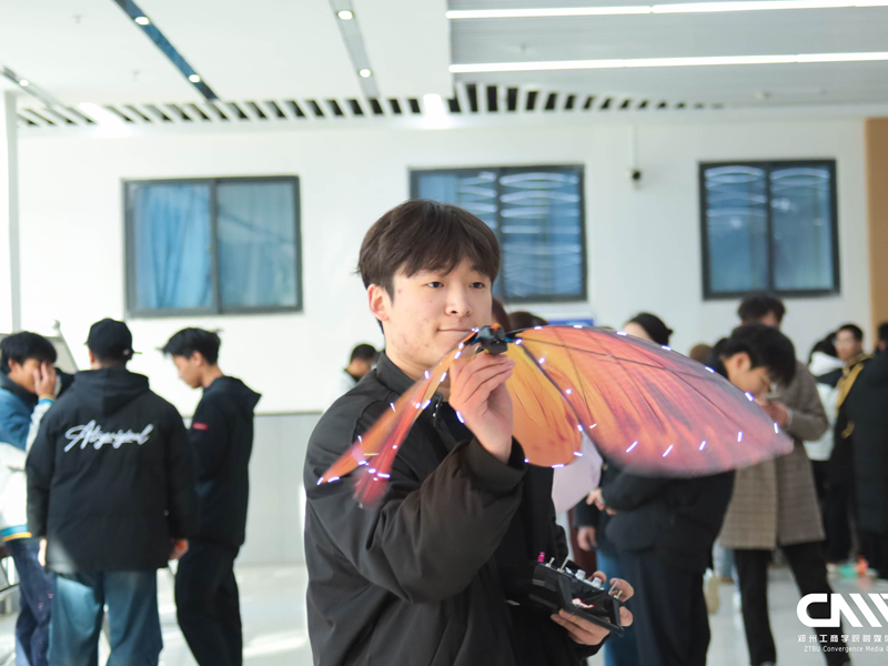 我校信息工程学院与兰考学院联合举办“芯生兰院，信启未来"2025年首届科技嘉年华活动