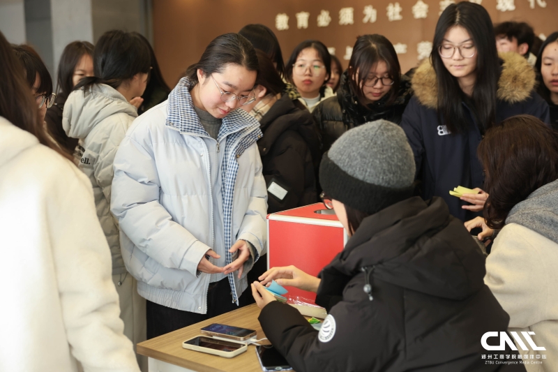 以笔为媒传精神 以英为桥承初心——文法学院联合兰考学院成功举办郑州工商学院第五届“创意之星”英语手抄报比赛决赛