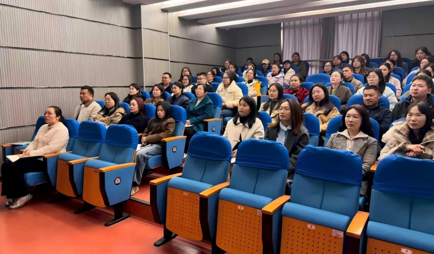 马克思主义学院组织全体教师集中观看十四届全国人大四次会议闭幕会