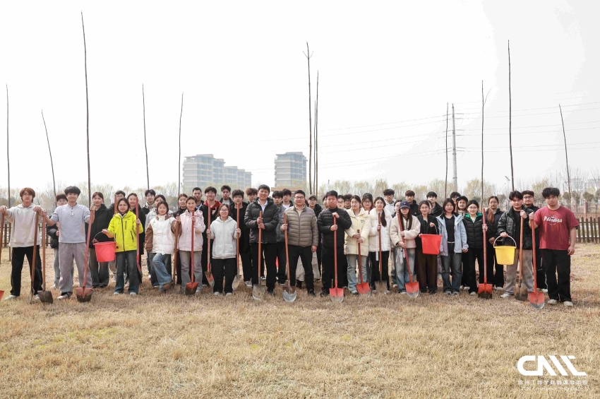 兰考学院顺利开展泡桐树下的思政课