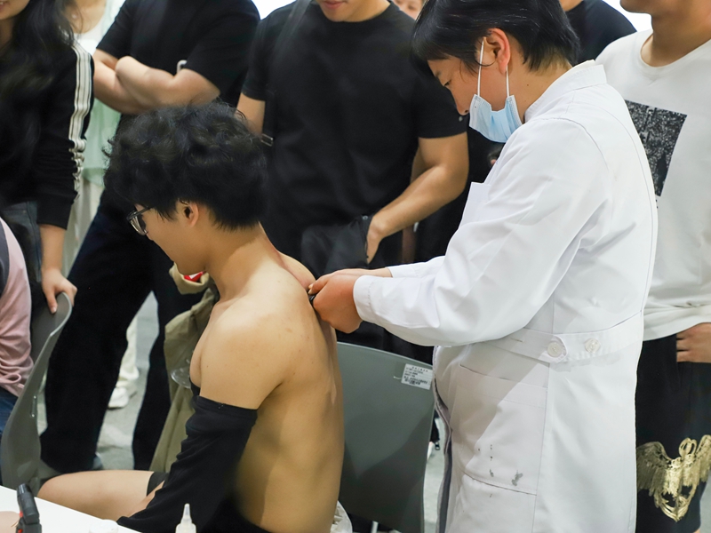 我校体育学院联合河南省中西医结合医院举办“校园义诊·健康同行” 主题活动