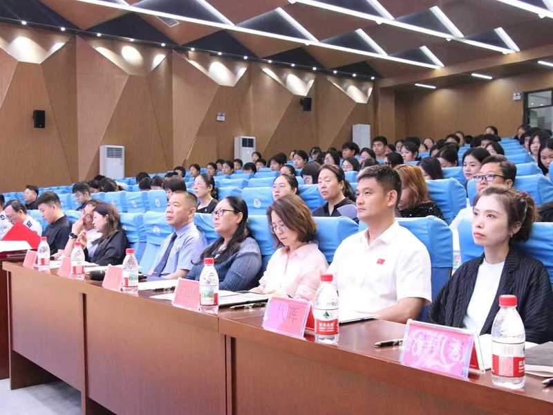 我校体育学院领导受邀参加龙华初级中学教联体启动仪式