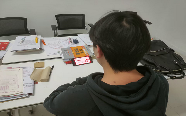 ylzzcom永利总站线路检测学生第七党支部开展“建军95周年纪念”党日活动