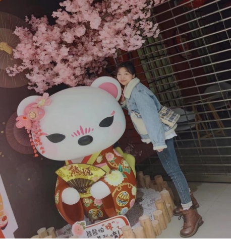 张靓