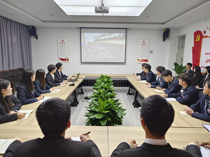 聚焦两会新精神 齐心建功新时代——信息工程学院师生热议全国“两会”召开