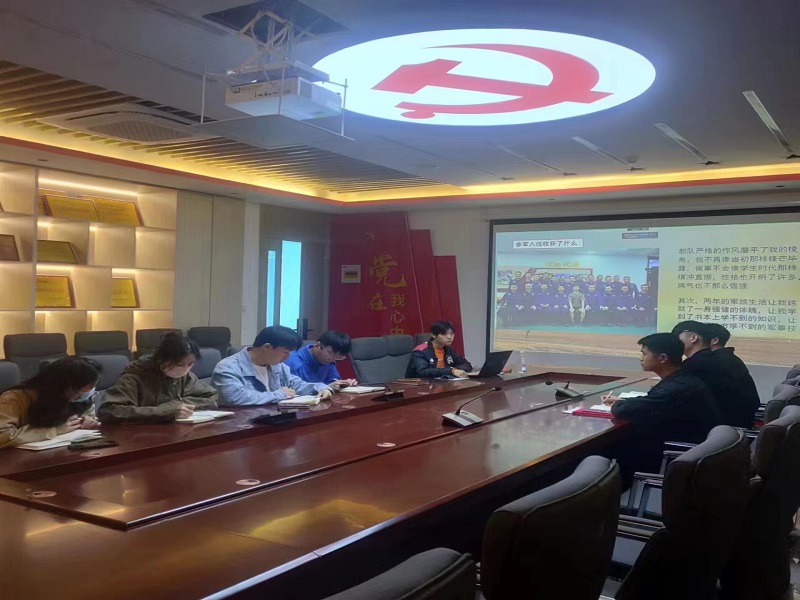 122cc太阳成集团学生第十二党支部开展“我的青春故事会”党日活动