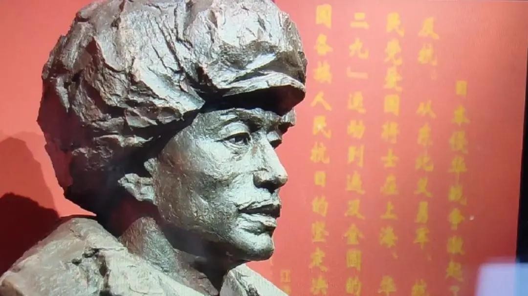 “幕”呈故事 《步入辉煌》