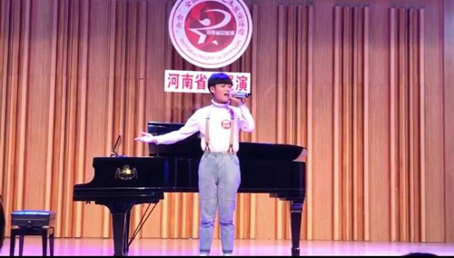 喜讯：艺术学院2017级李帅霖同学在央音全国青少年艺术展演活动河南赛区比赛中喜获青年组金奖