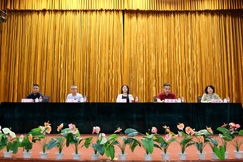 郑州工商学院召开新学期第一次全体教职工大会