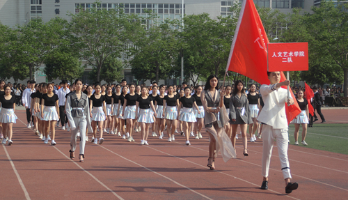 13人文艺术学院2队_副本.jpg