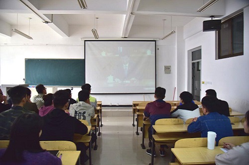 工学院组织师生观看纪念五四运动100周年大会直播视频