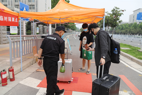 明见万里，细致入微校领导实地察看专升本考生返校情况