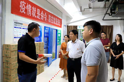 检查防疫物资仓库.JPG