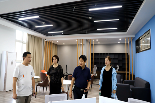 校领导实地查看综合实验楼.JPG