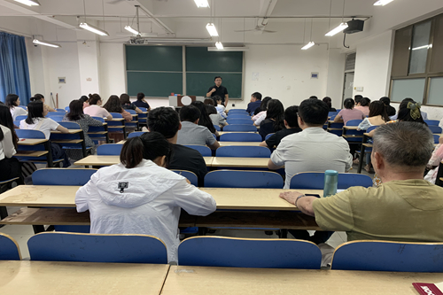 商学院召开2019-2020学年第一学期第一次全体教工会