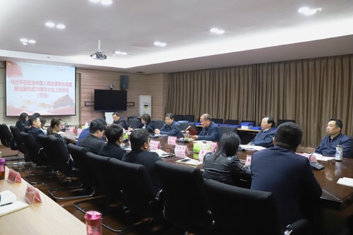 我校党委理论学习中心组召开扩大会议