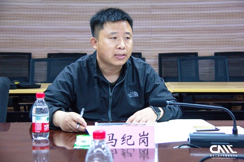 工学院执行院长马纪岗做工学院相关专业情况介绍.jpg