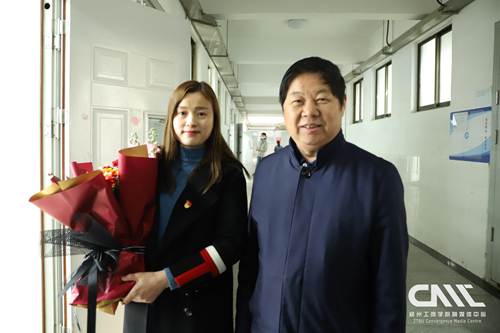 校领导深入课堂听取开学第一课