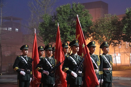 工学院举行新学期第一次升旗仪式