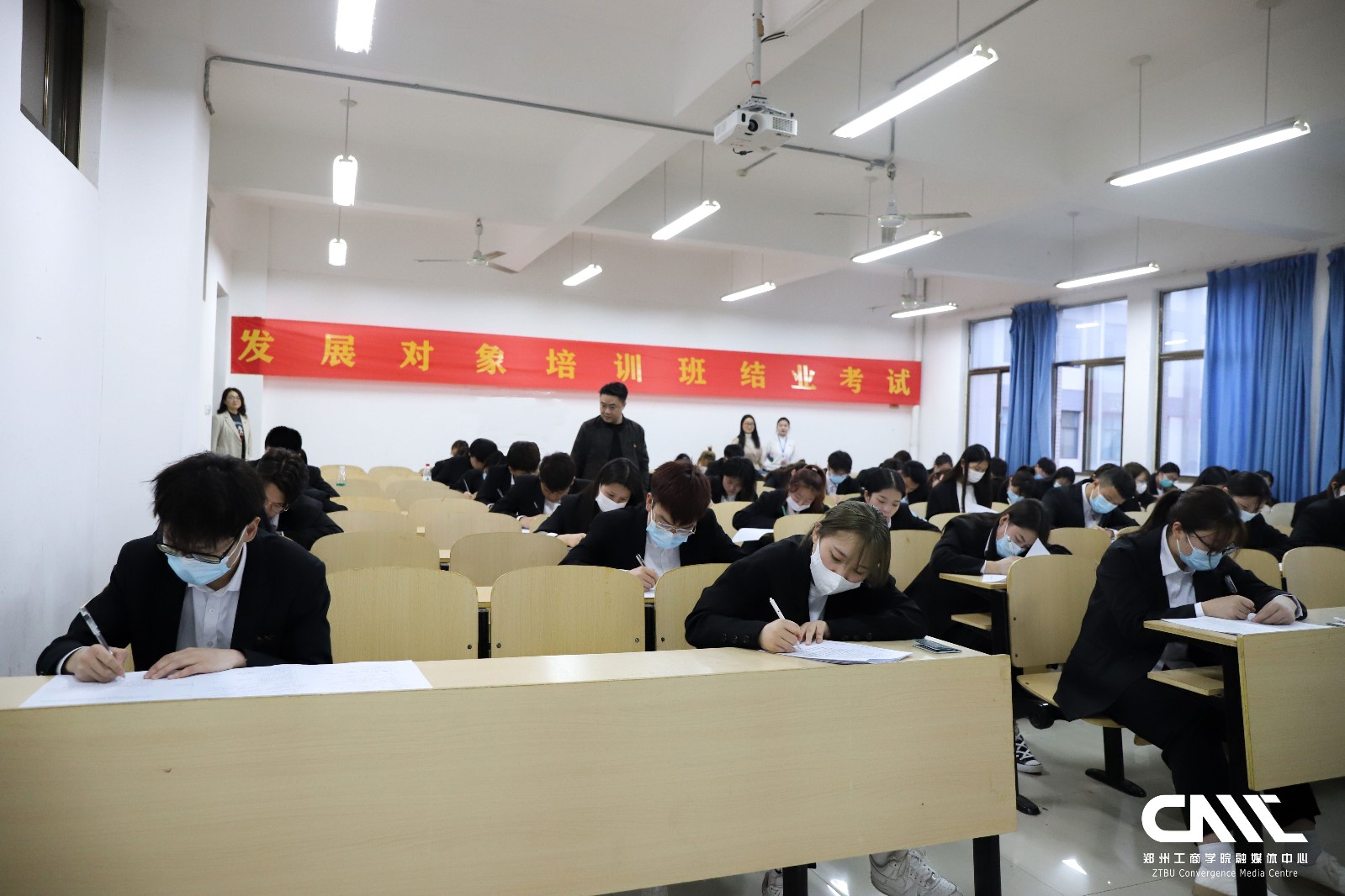 我校举行2021年上半年党员发展对象结业考试