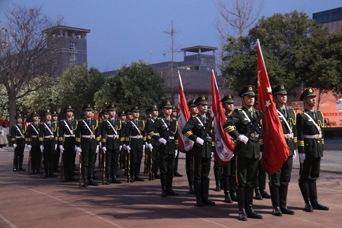 工学院举行新学期升旗仪式