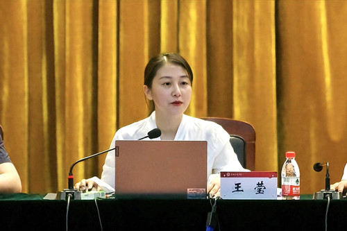副校长王莹.jpg