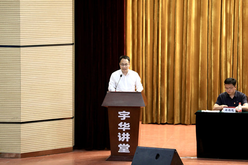 商学院院长曹云明代表教学单位作分享发言.jpg