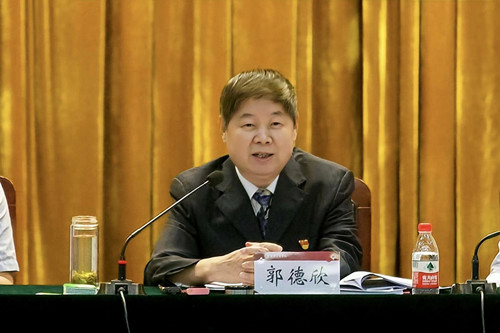 校长郭德欣作总结讲话.jpg
