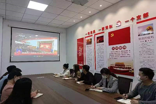 体育学院师生热议党的二十大报告：扬帆起航，奋进新时代新征程；乘势而上，夺取新领域新胜利